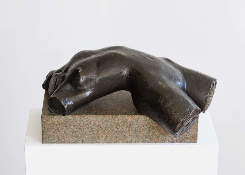 Liegender Torso, 1989, Bronze auf Granit, 22 x 41 x 27 cm, Foto Kirstine Mengel
