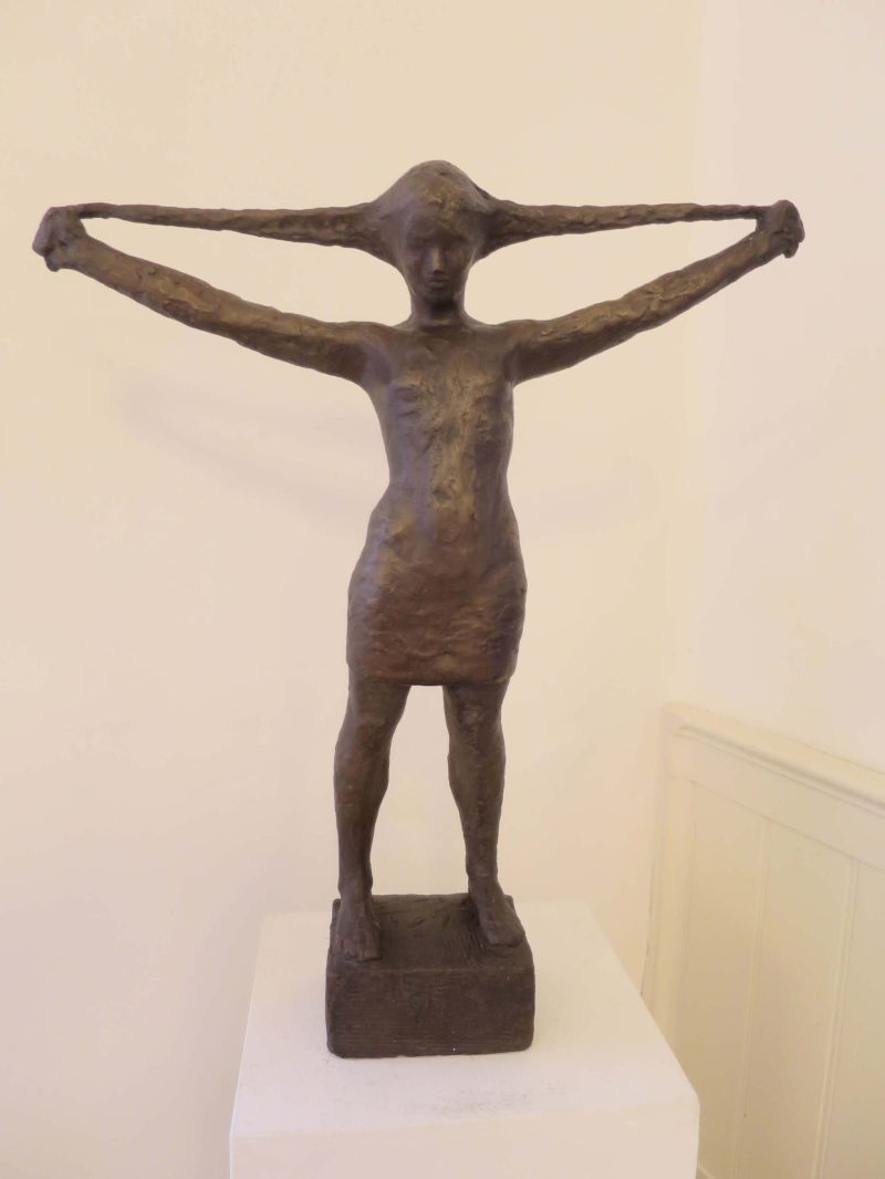 Mädchen mit Zöpfen, 1960er, Bronze, H 70 cm, eigenes Foto