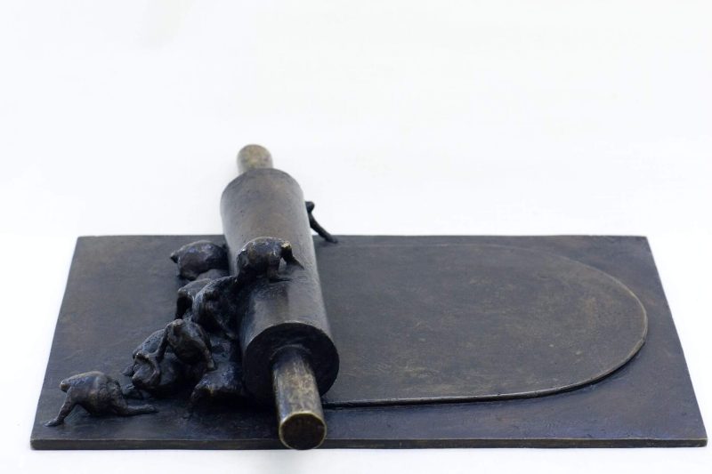 Kagerulle 1989 Bronze 9 x 60 x 40 cm et ex tilhører Museet for humor og satire Gabrovo Bulgarien