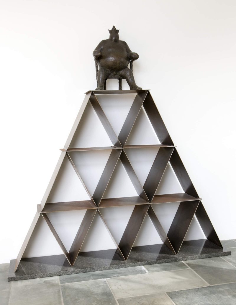 Korthuset 1995 bronze cortenstål og granit 175 x 165 x 35 cm foto Lars Skaaning