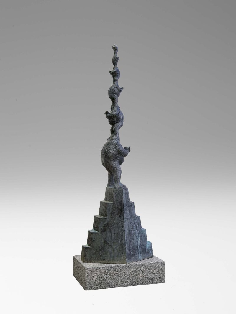 Transformation 2010 bronze og granit 146 x 50 x 35 cm foto Evan Frederiksen