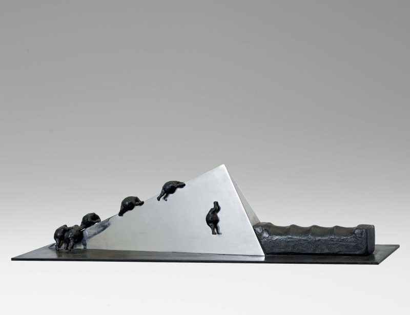Uden titel 1991 bronze og rustfrit stål 16 x 70 x 17 cm foto Kirstine Mengel. Udstillet paa Biennalen Sao Paulo 1991
